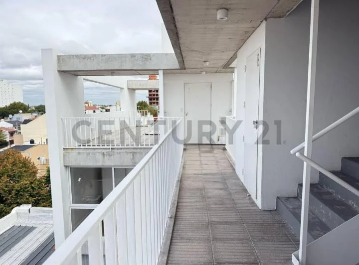 Monoambiente con balcon, terraza y parrilla en alquiler 3