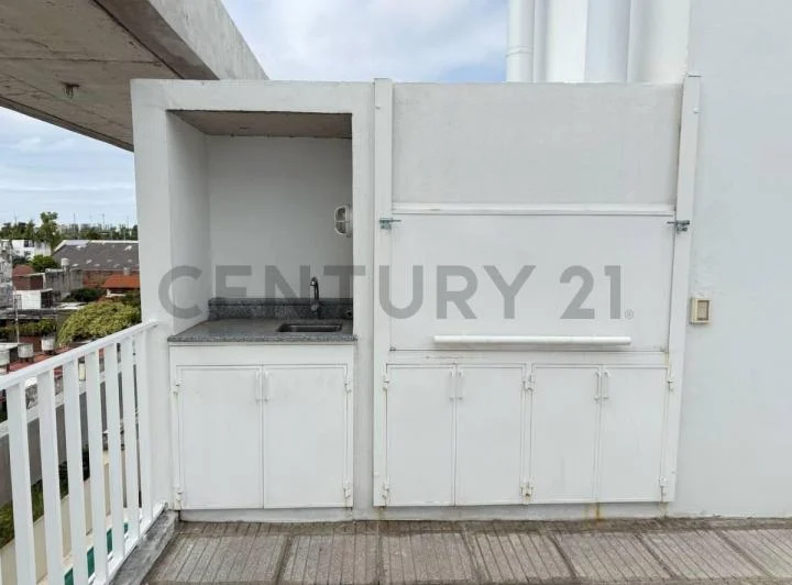 Monoambiente con balcon, terraza y parrilla en alquiler 4
