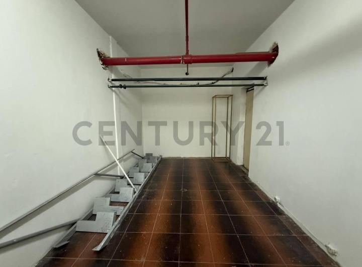 Local en Alquiler – Galería 5ta Avenida – Exclusivo para Indumentaria 2
