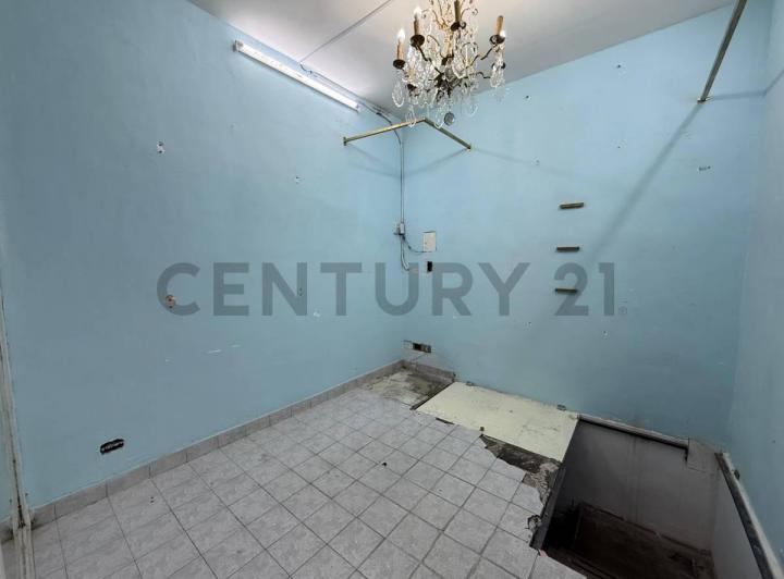 Local en Alquiler – Galería 5ta Avenida – Exclusivo para Indumentaria 1