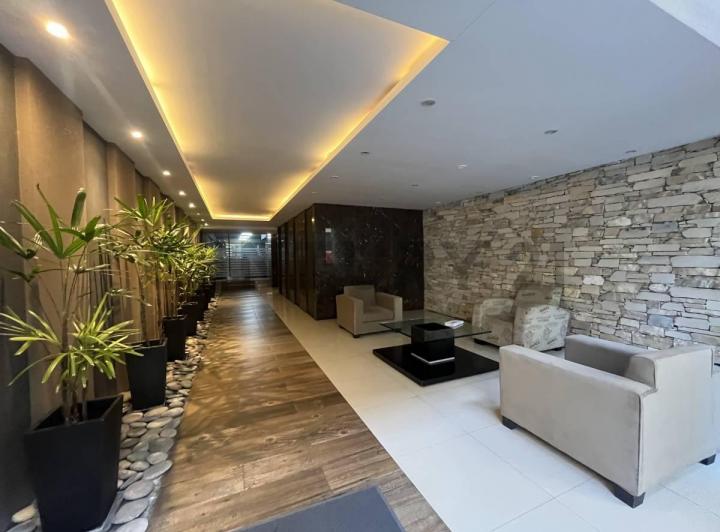 Monoambiente en alquiler con balcón y amenities - Puan 45 4