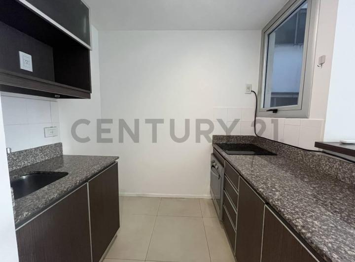 Monoambiente en alquiler con balcón y amenities - Puan 45 3