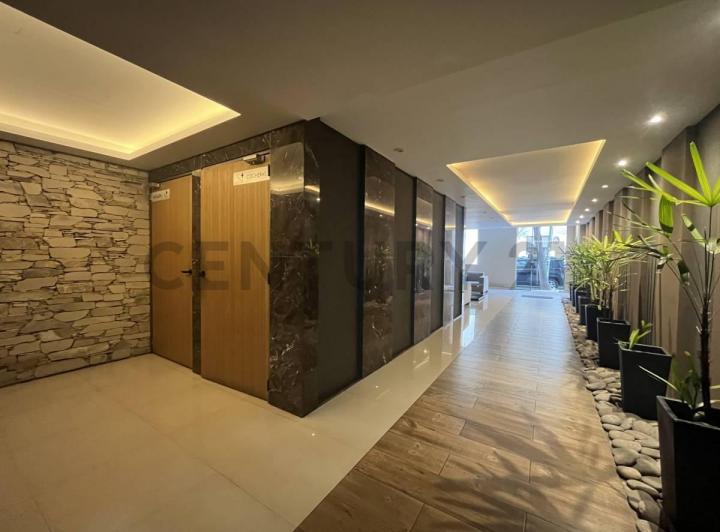 Monoambiente en alquiler con balcón y amenities - Puan 45 5