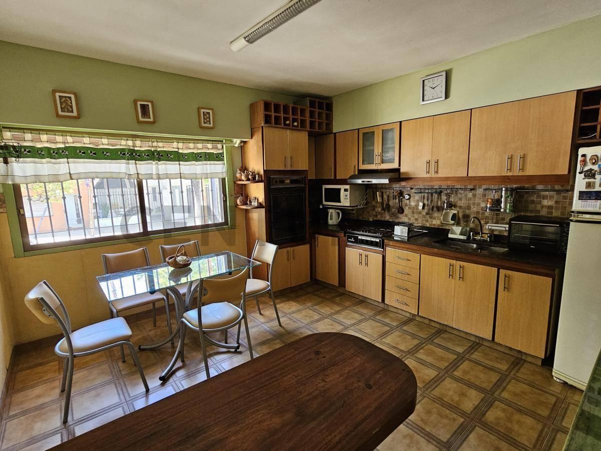 Foto de VENTA CASA 5 AMBIENTES AGRONOMIA, GARAGE PATIO PARRILLA, imagen 5