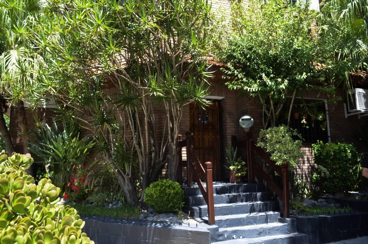 VENTA CASA 5 AMBIENTES AGRONOMIA, GARAGE PATIO PARRILLA