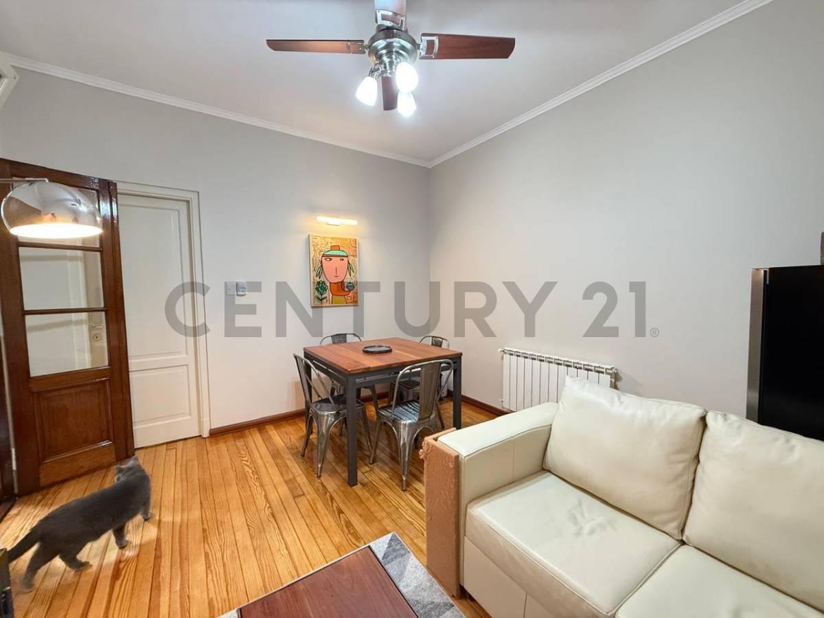 VENTA PH 2 AMBIENTES Y MEDIO RECICLADO TOTALMENTE A NUEVO EN SAN TELMO