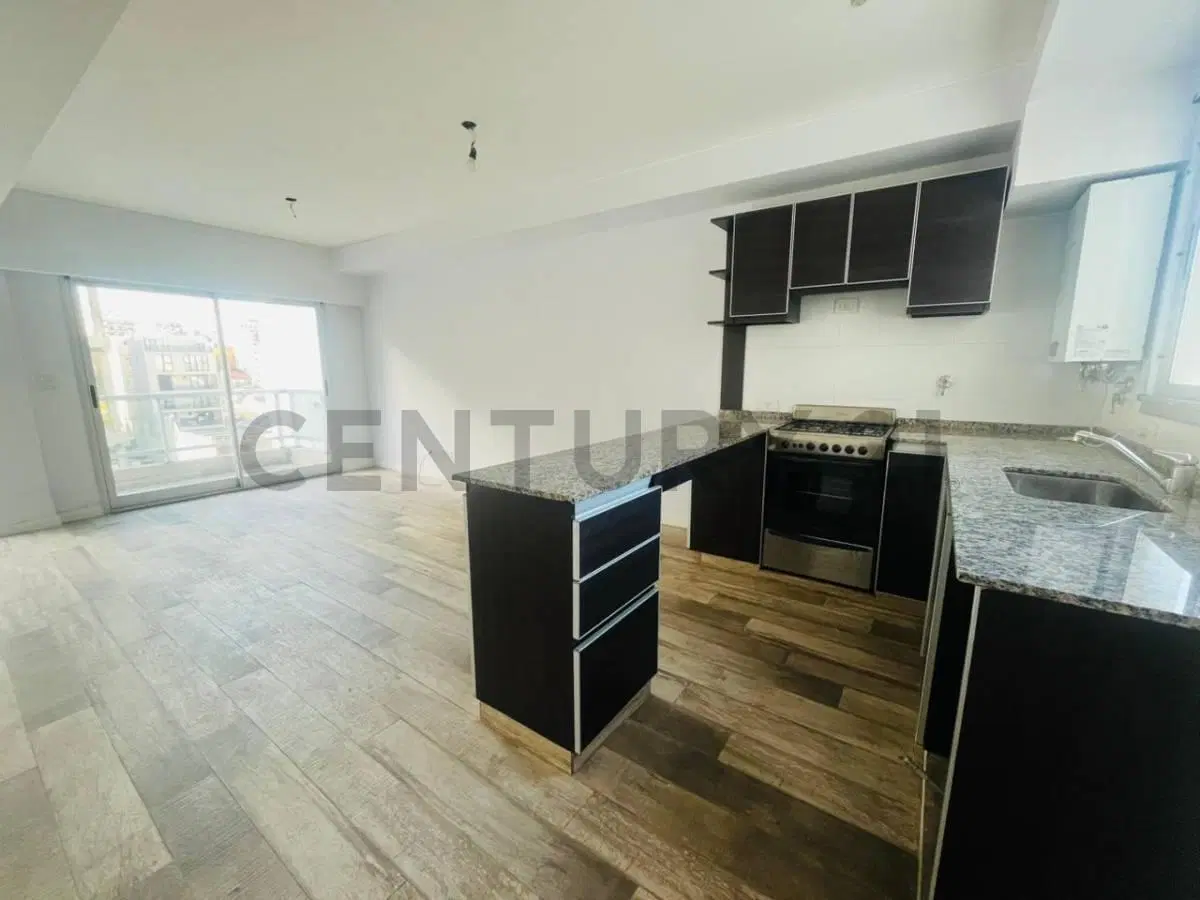 Semipiso 2 Ambientes con Cochera y Balcón al Frente – Apto Crédito 5