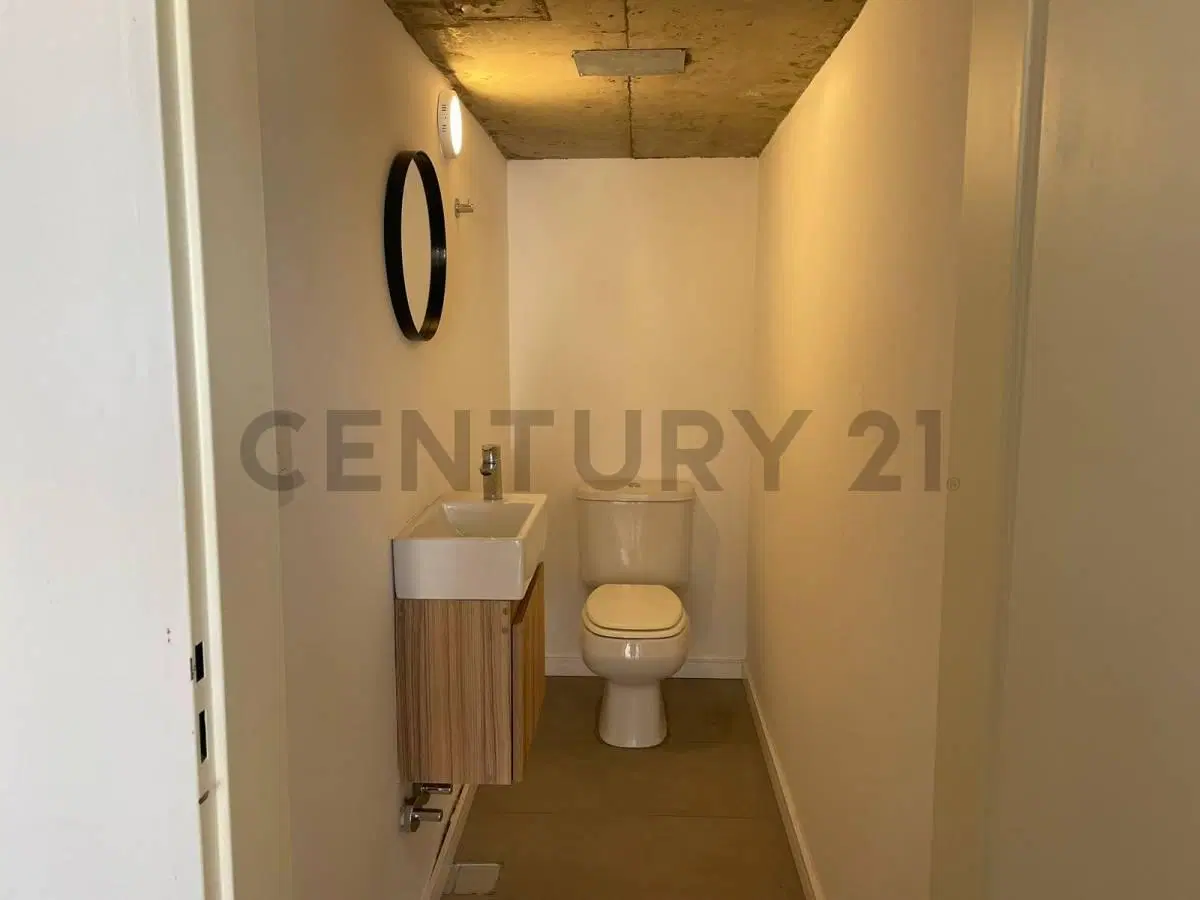 Venta departamento monoambiente divisible con balcón y terraza con parrilla 3