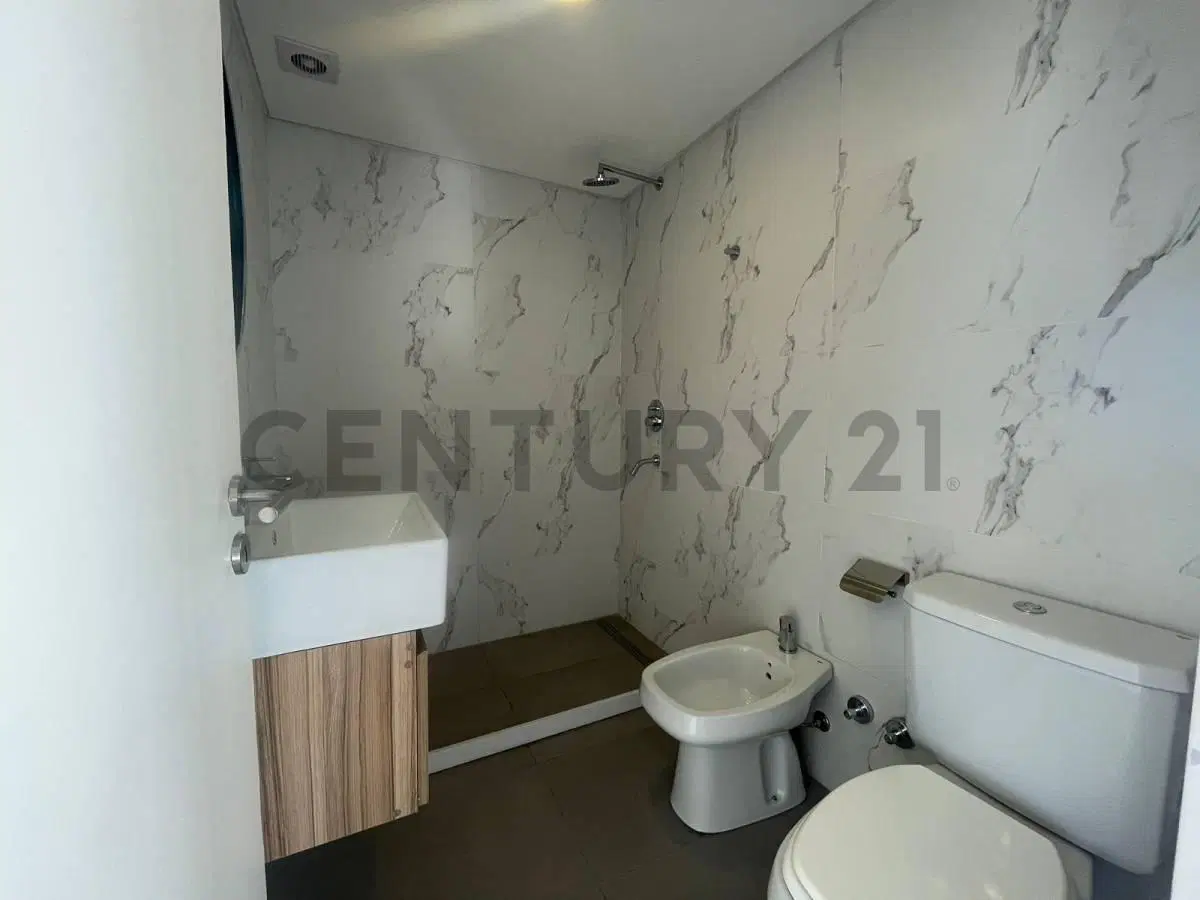 Venta departamento monoambiente divisible con balcón y terraza con parrilla 4