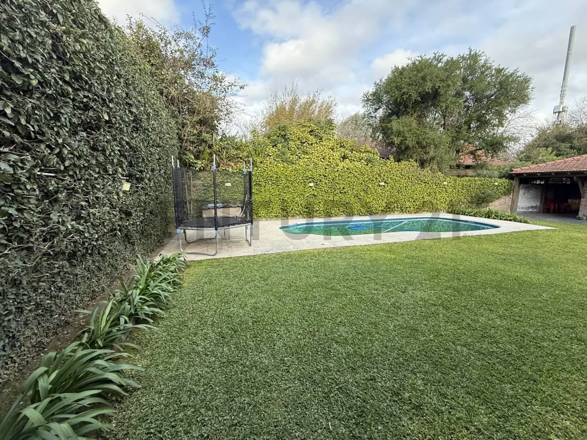 Venta casa Bella Vista 4 amb Apto Credito distribuida en una planta 5