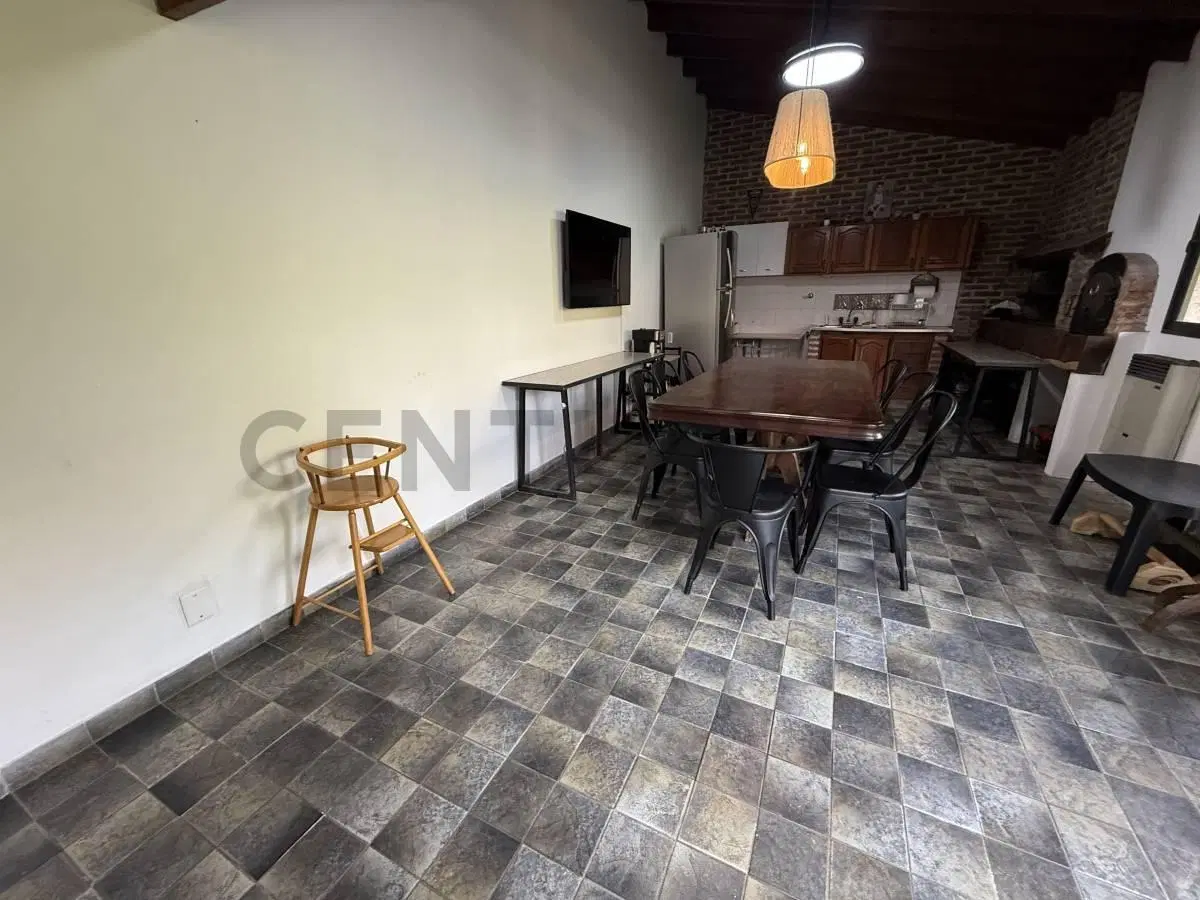 Venta casa Bella Vista 4 amb Apto Credito distribuida en una planta 2