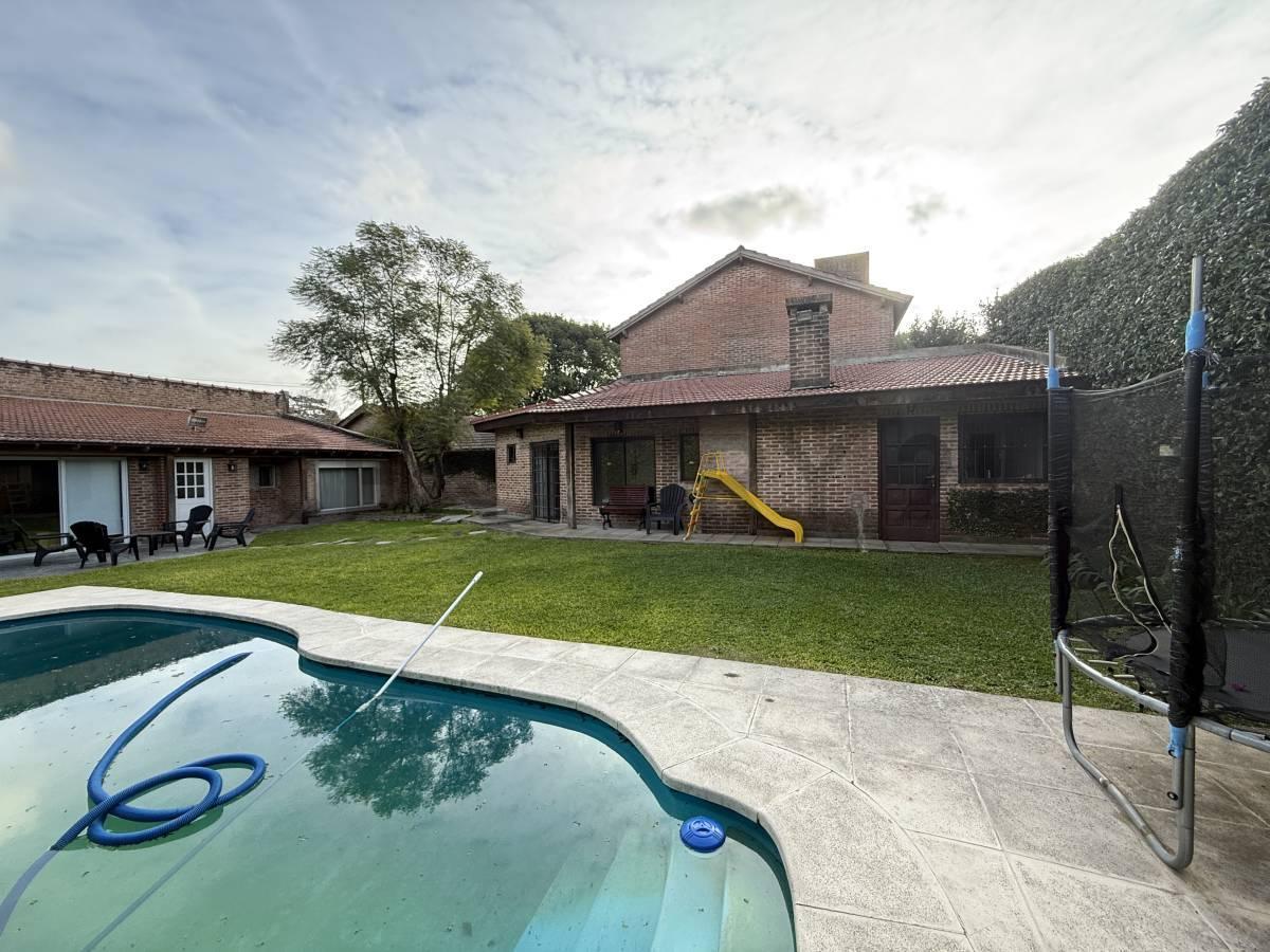 Venta casa Bella Vista 4 amb Apto Credito distribuida en una planta