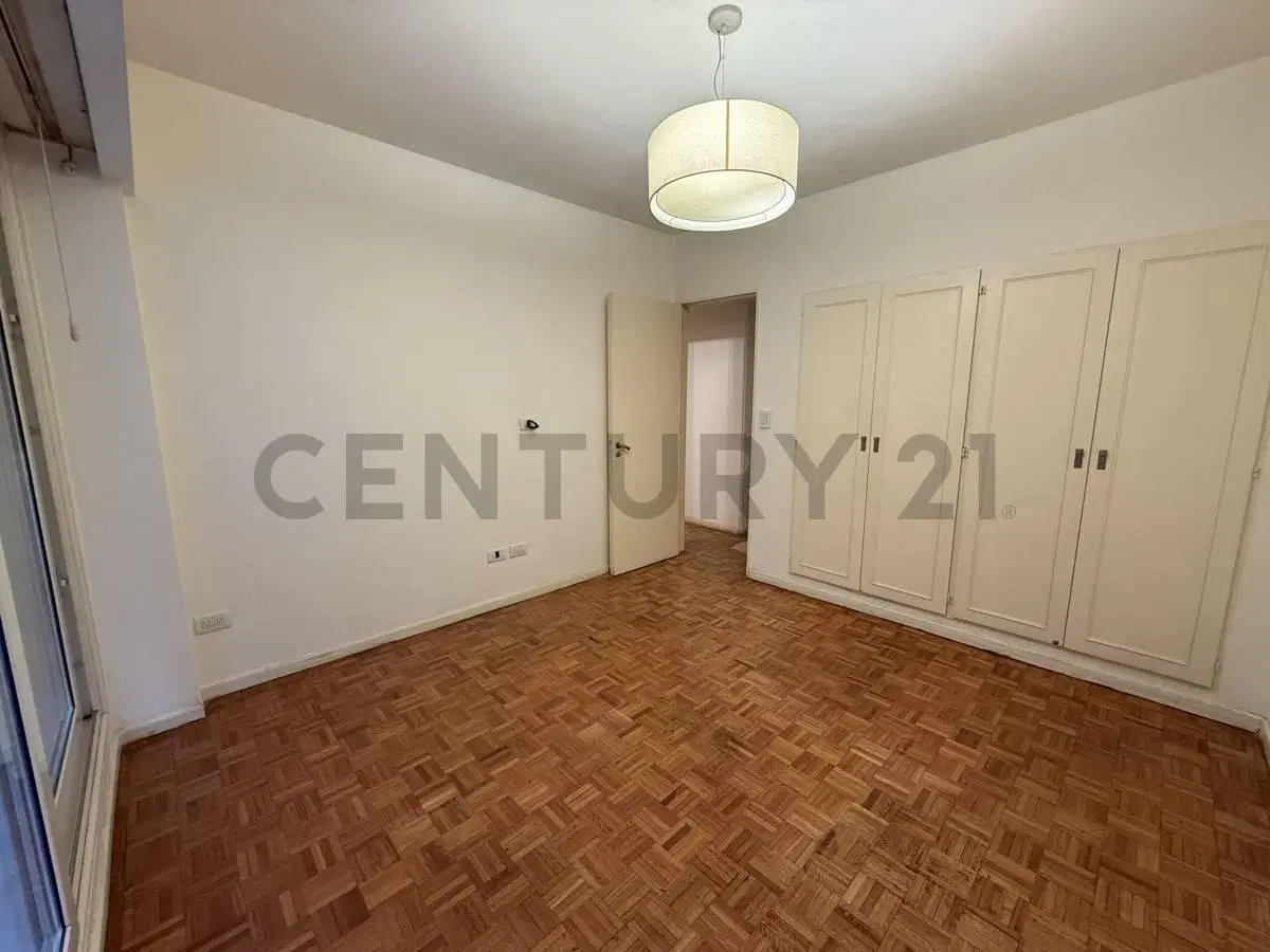 EN VENTA Departamento 3 ambientes con balcon corrido en Recoleta 5