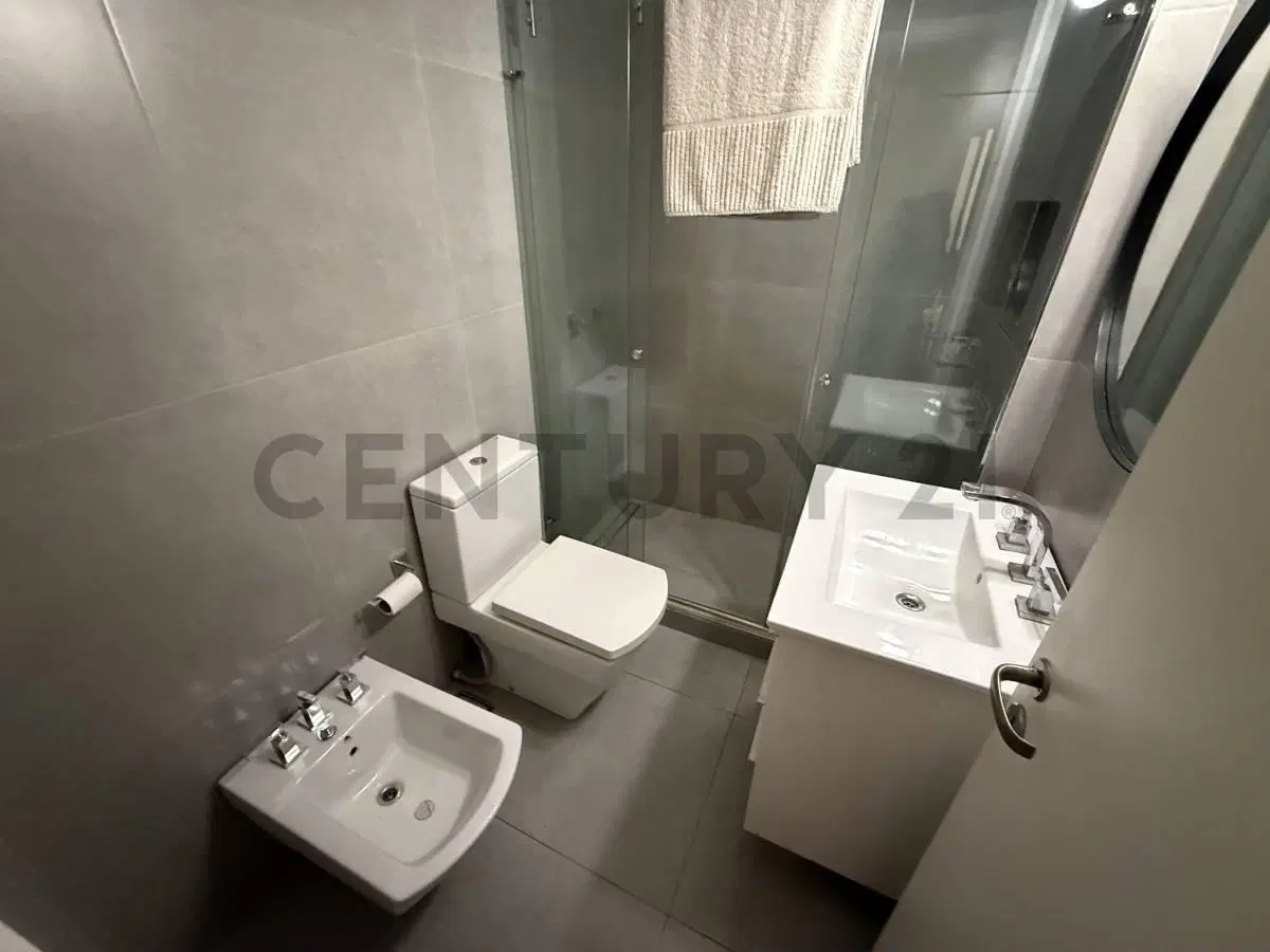 EN VENTA Departamento 3 ambientes con balcon corrido al frente en Recoleta 8