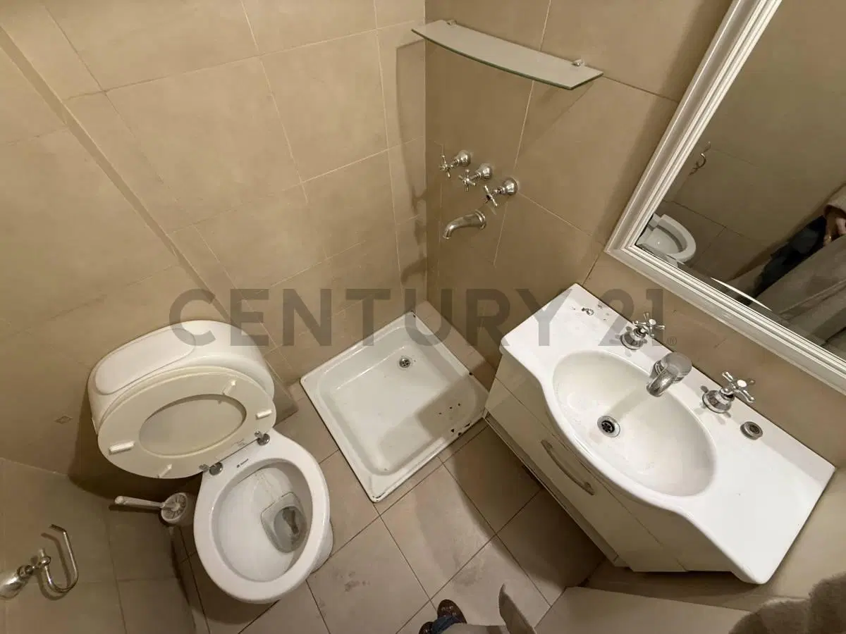 EN VENTA Departamento 3 ambientes con balcon corrido en Recoleta 4