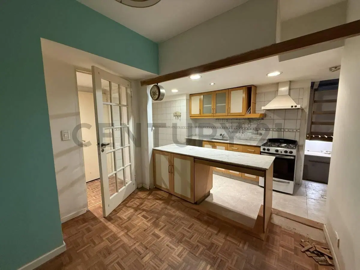 EN VENTA Departamento 3 ambientes con balcon corrido en Recoleta 1