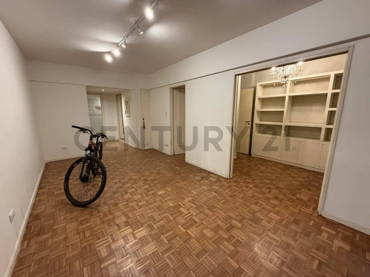 EN VENTA Departamento 3 ambientes con balcon corrido en Recoleta 2