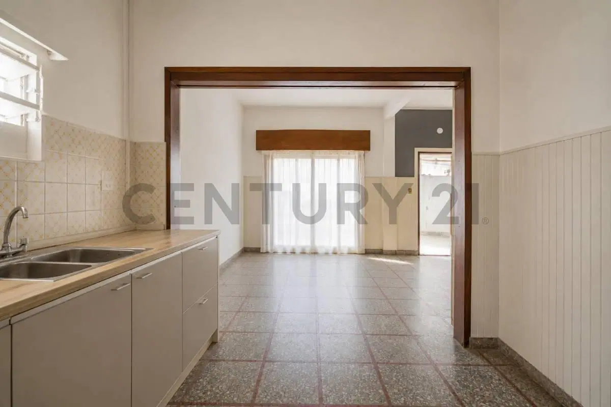 PH tipo casa 3 Ambientes con Patio, Jardín y Terraza en Wilde – Sin Expensas – Gran Potencial a Reac 4