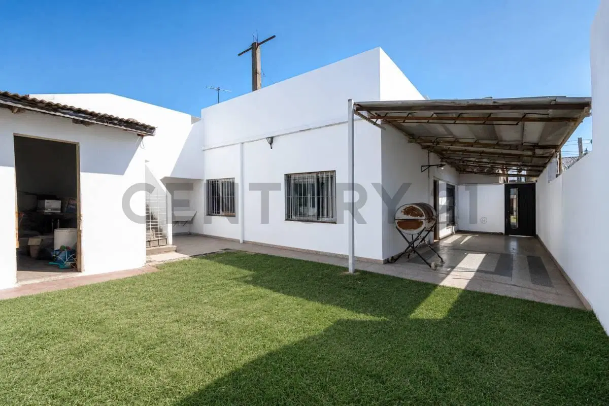 PH tipo casa 3 Ambientes con Patio, Jardín y Terraza en Wilde – Sin Expensas – Gran Potencial a Reac 2