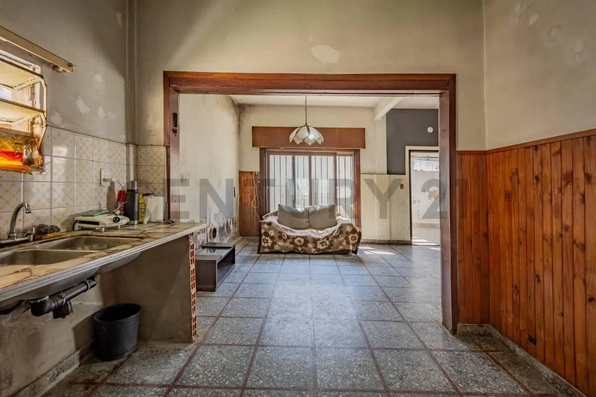 PH tipo casa 3 Ambientes con Patio, Jardín y Terraza en Wilde – Sin Expensas – Gran Potencial a Reac 3