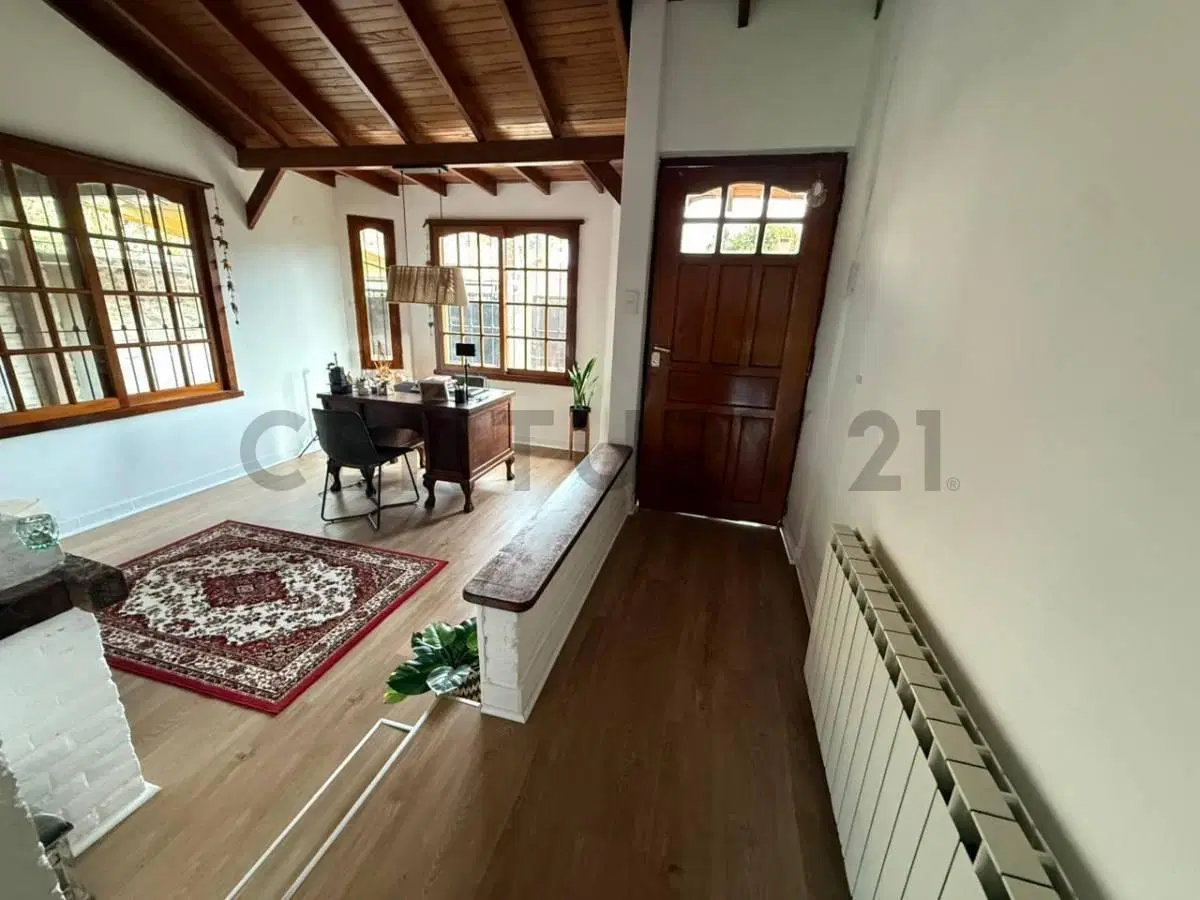 Venta casa Bella Vista 4 amb Apto Credito distribuida en una planta 2