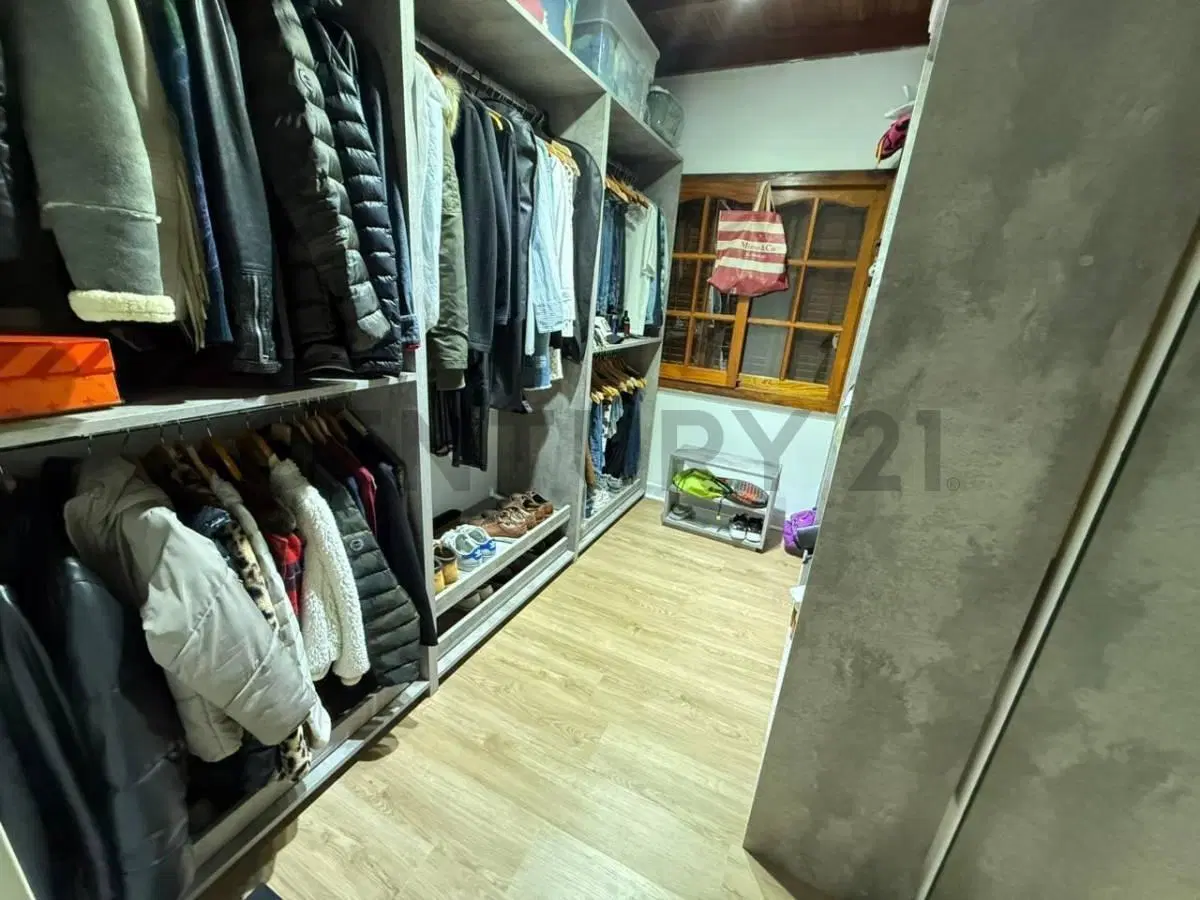 Venta casa Bella Vista 4 amb Apto Credito distribuida en una planta 5