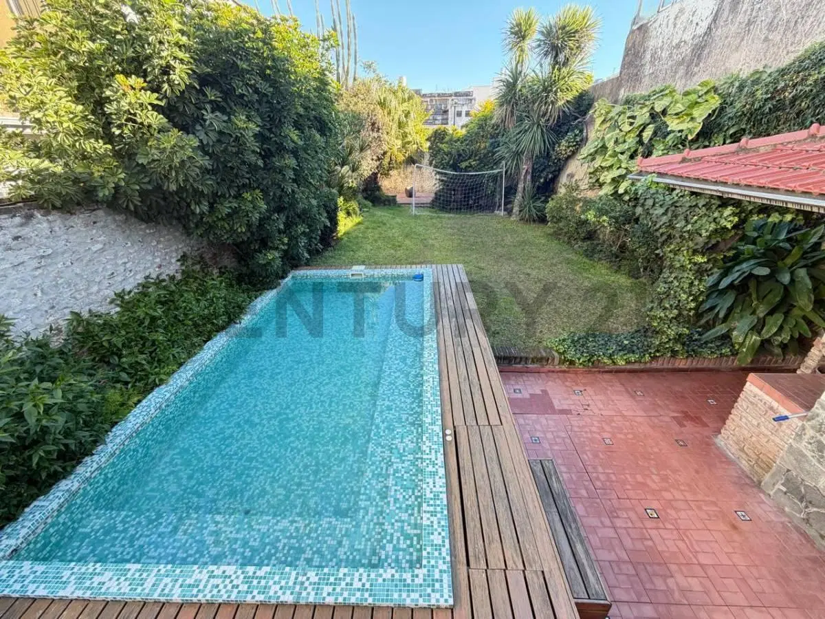VENTA CASA 6 AMBIENTES CON COCHERA Y PARQUE CON PILETA EN FLORESTA 2