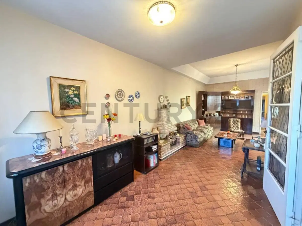 VENTA CASA 6 AMBIENTES CON COCHERA Y PARQUE CON PILETA EN FLORESTA 4