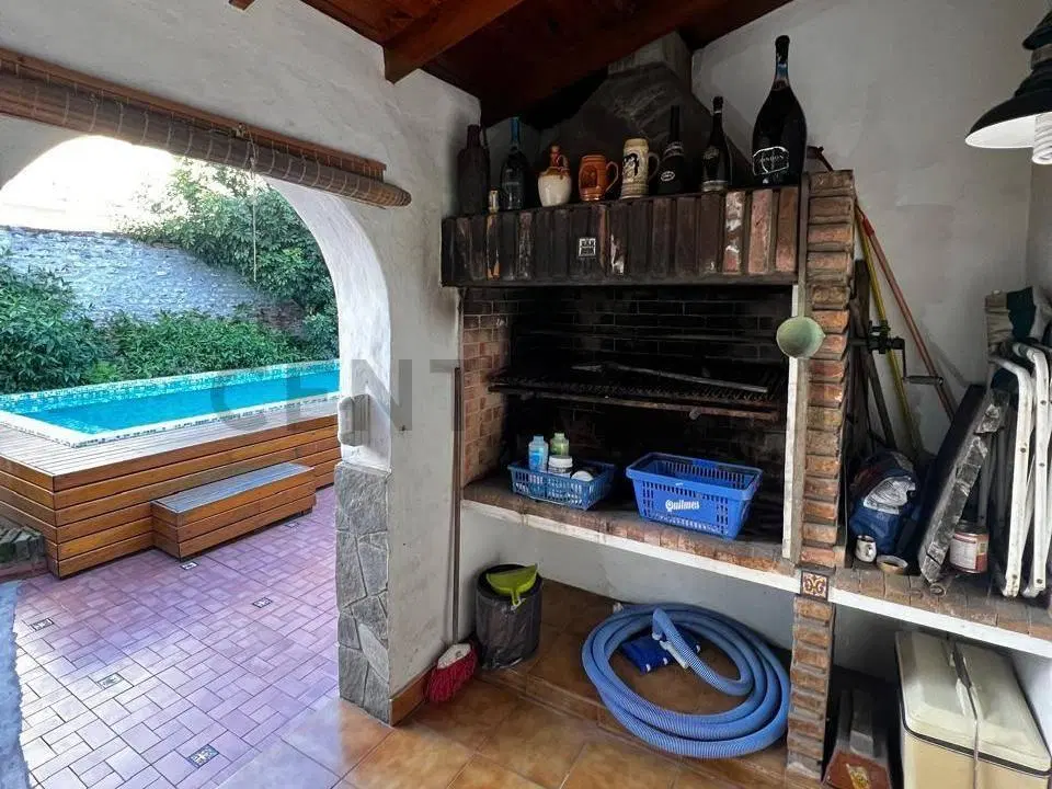 VENTA CASA 6 AMBIENTES CON COCHERA Y PARQUE CON PILETA EN FLORESTA 8