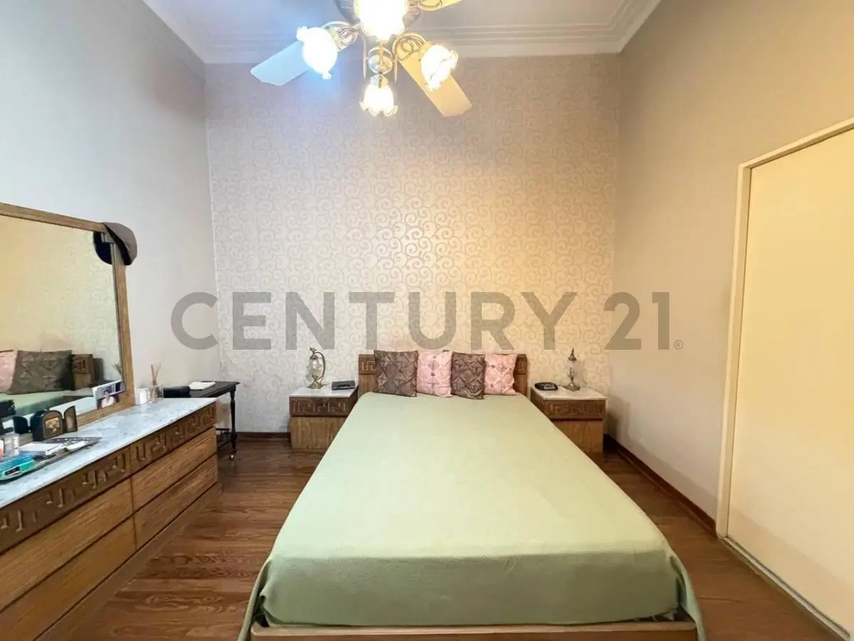 VENTA CASA 6 AMBIENTES CON COCHERA Y PARQUE CON PILETA EN FLORESTA 3