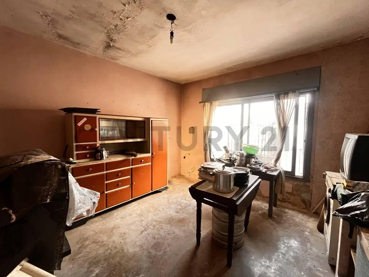 VENTA CASA MULTIFAMILIAR EN LOTE PROPIO CON GALPÓN - A RECICLAR 4