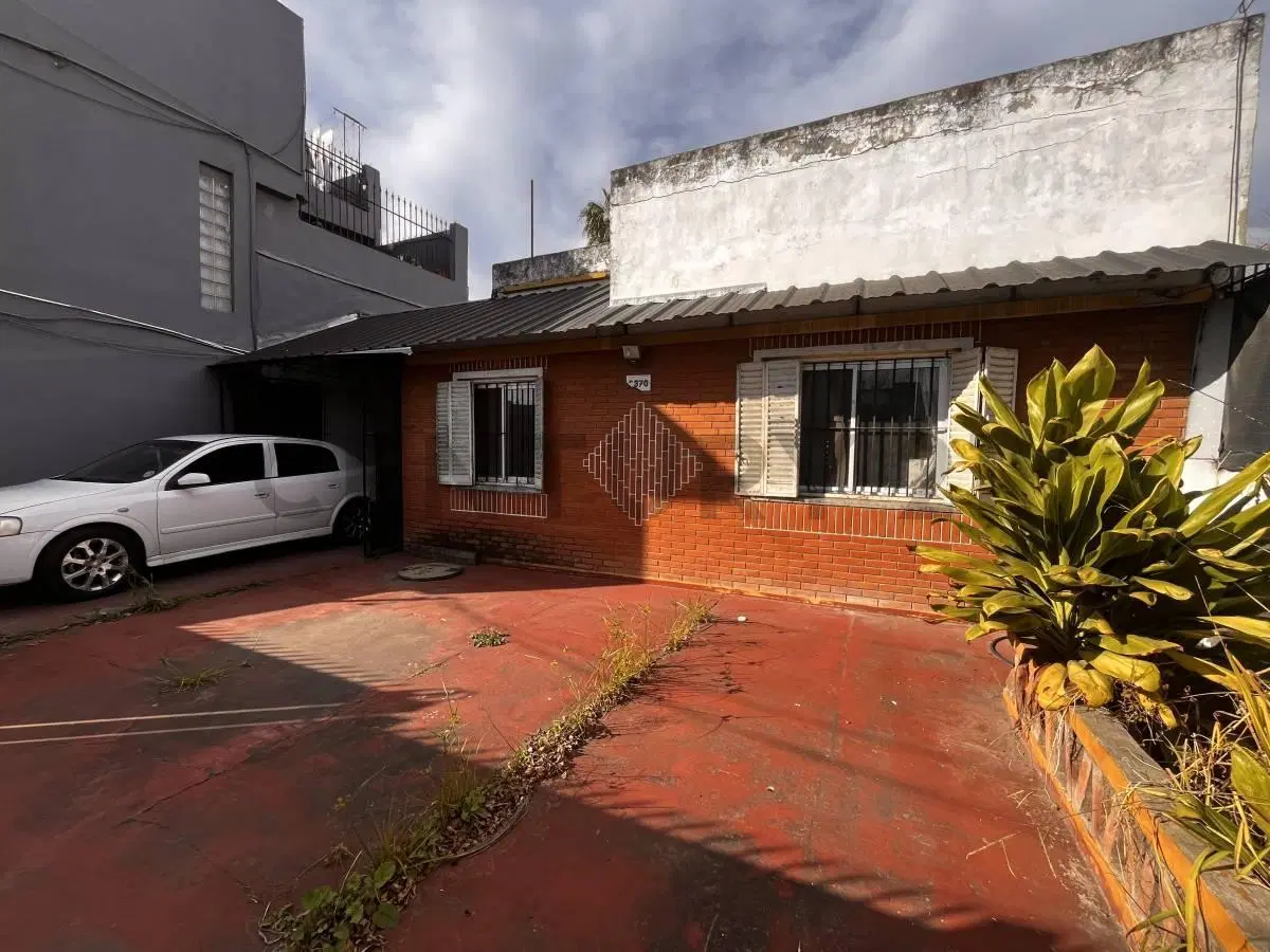 VENTA CASA MULTIFAMILIAR EN LOTE PROPIO CON GALPÓN - A RECICLAR 2