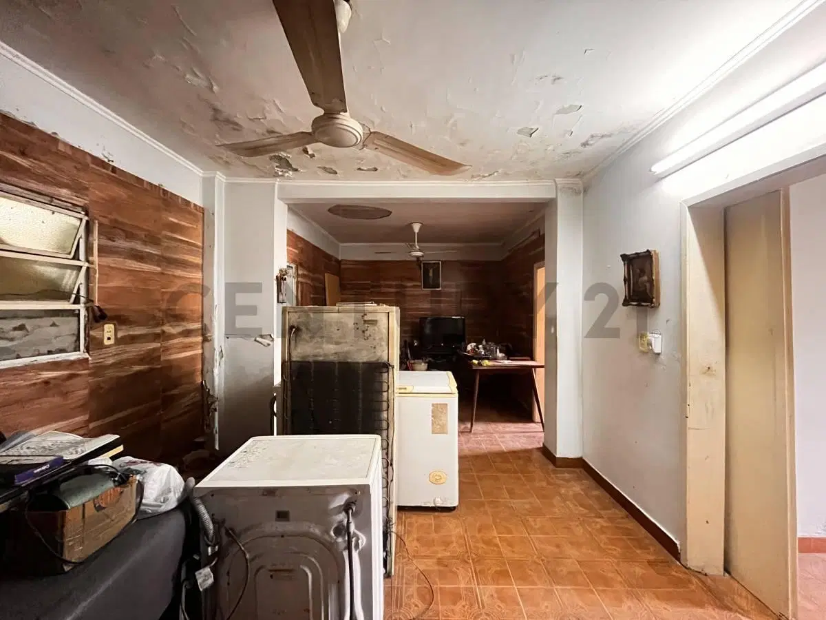 VENTA CASA MULTIFAMILIAR EN LOTE PROPIO CON GALPÓN - A RECICLAR 8