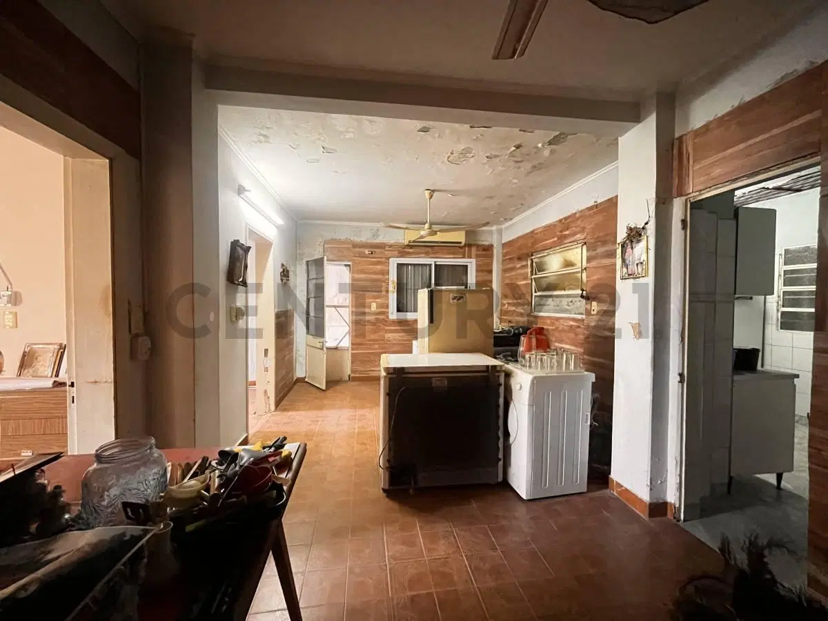 VENTA CASA MULTIFAMILIAR EN LOTE PROPIO CON GALPÓN - A RECICLAR 3