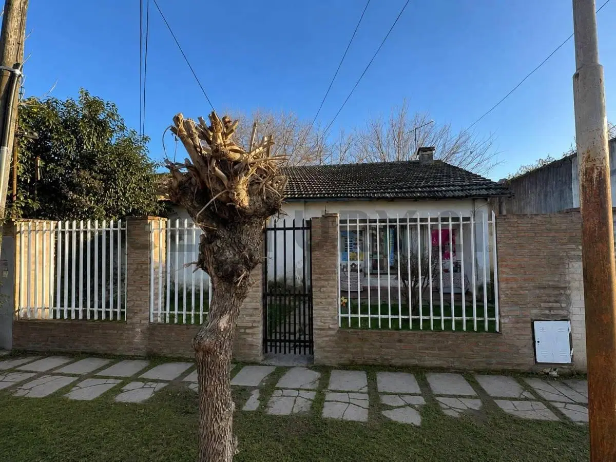 VENTA OPORTUNIDAD DE INVERSION CASA + LOCAL SOBRE LOTE DE 444m2 EXCELENTE UBICACION JOSE C PAZ 2