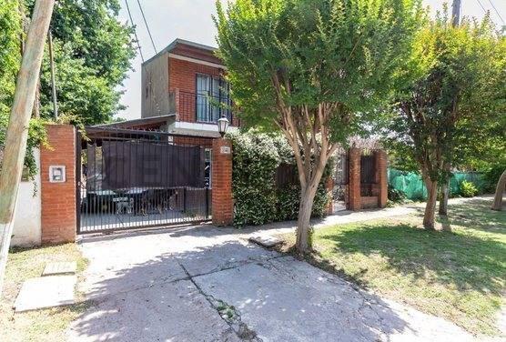 Foto de VENTA/PERMUTA CASA C/PILETA 4 AMB. LA REJA MORENO, imagen 2