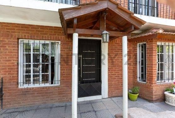 Foto de VENTA/PERMUTA CASA C/PILETA 4 AMB. LA REJA MORENO, imagen 1