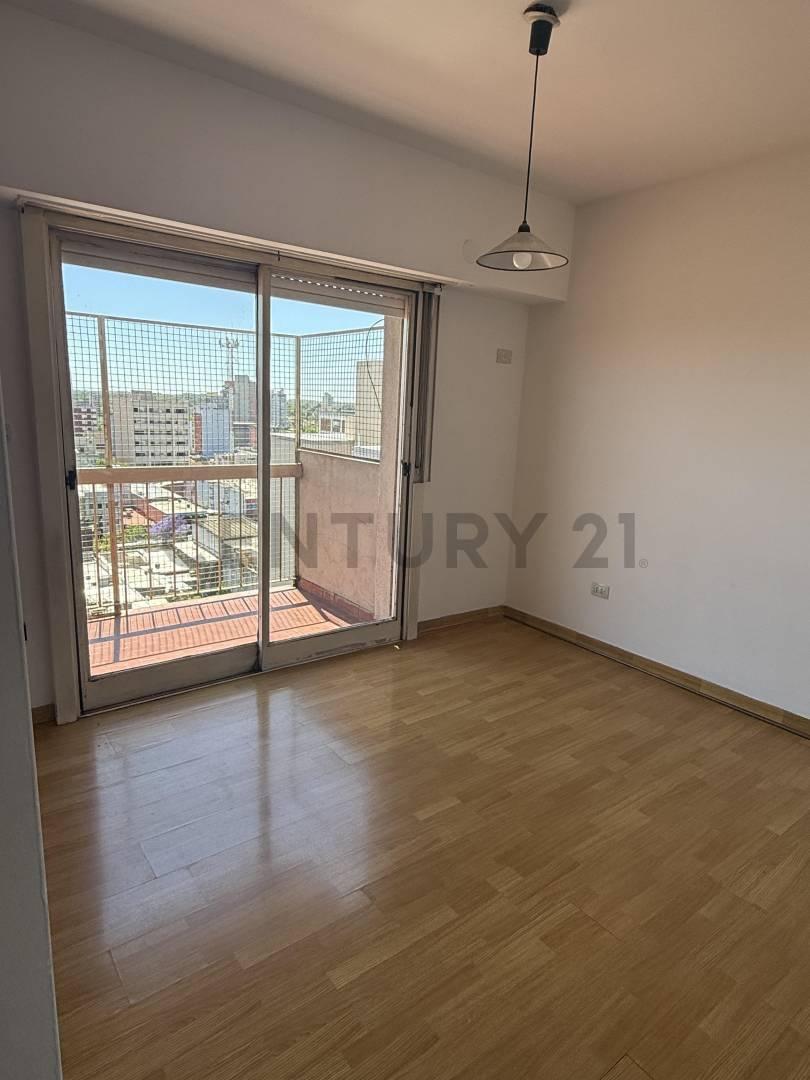 Foto de VENTA DEPARTAMENTO 3 AMBIENTES CON BALCON-COCHERA CUBIERTA-APTO, imagen 2