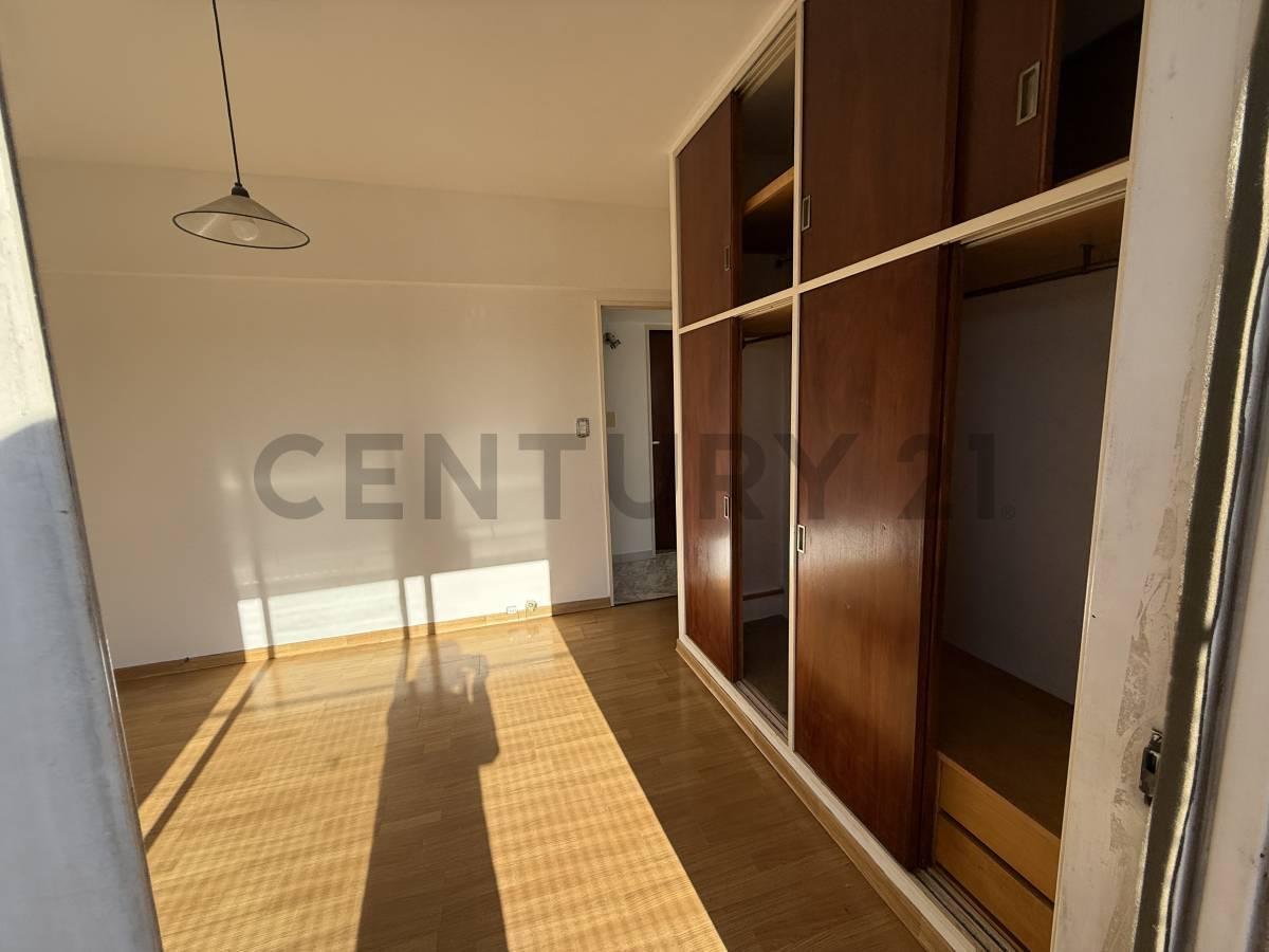 Foto de VENTA DEPARTAMENTO 3 AMBIENTES CON BALCON-COCHERA CUBIERTA-APTO, imagen 1