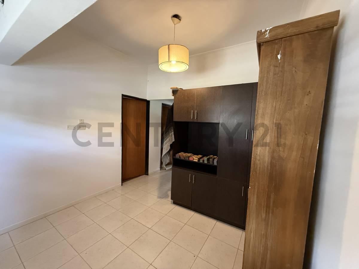 Foto de VENTA DE CASA MODERNA 4 AMBIENTES CON PATIO Y GARAJE -DESOCUPADA-, imagen 3