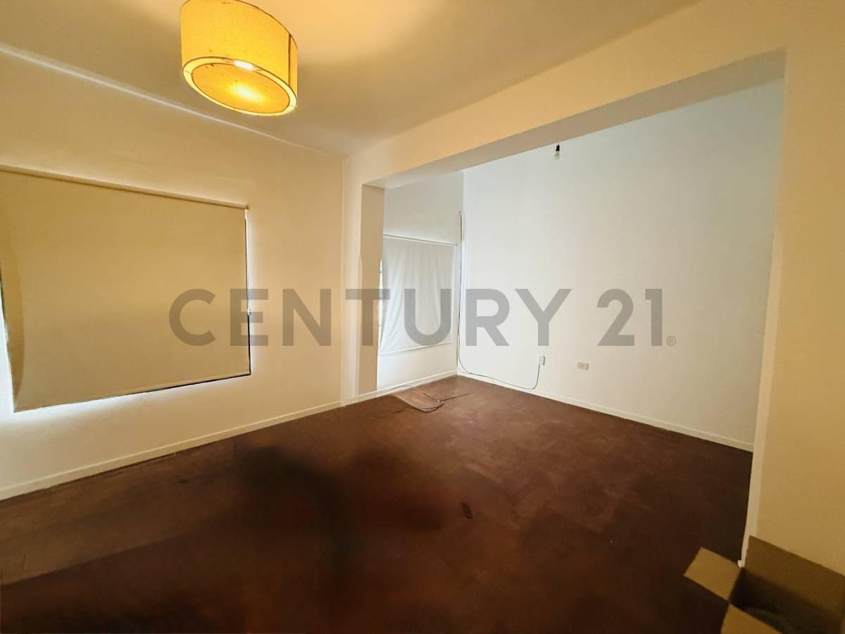 Foto de VENTA DE CASA MODERNA 4 AMBIENTES CON PATIO Y GARAJE -DESOCUPADA-, imagen 1