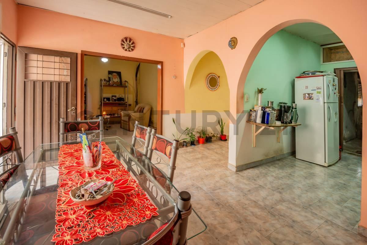 Foto de CASA EN VENTA EN WILDE | LOTE PROPIO, JARDÍN, COCHERA Y TERRAZA | USD, imagen 4