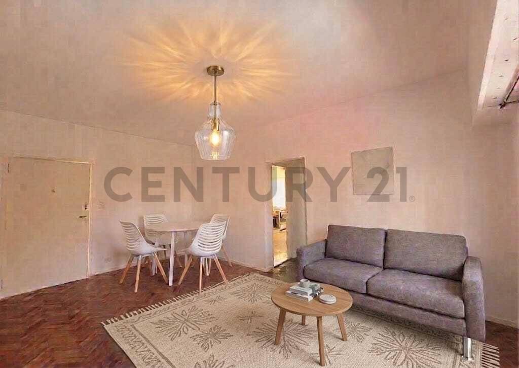Foto de Dos Ambientes Muy Luminoso- Balcón al frente- 1er piso por Escalera, imagen 3
