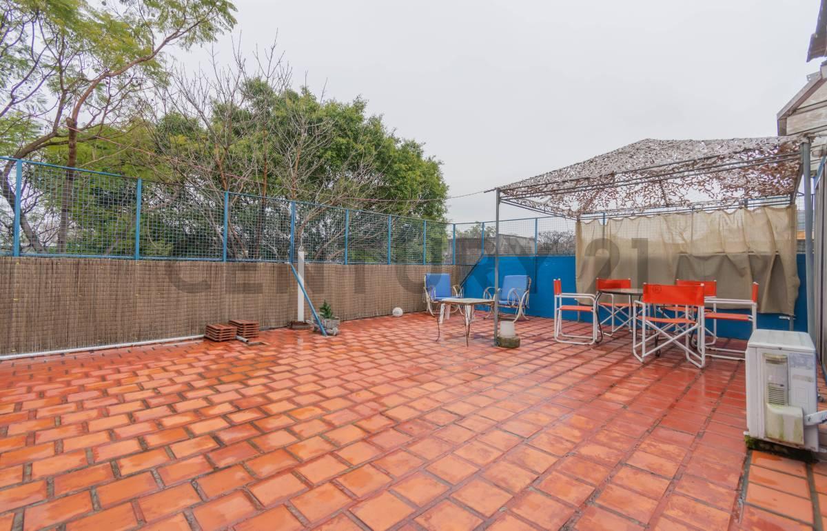Foto de VENTA CASA 6 AMBIENTES 4 DORMITORIOS + COCHERA + QUINCHO + TERRAZA | LA, imagen 3