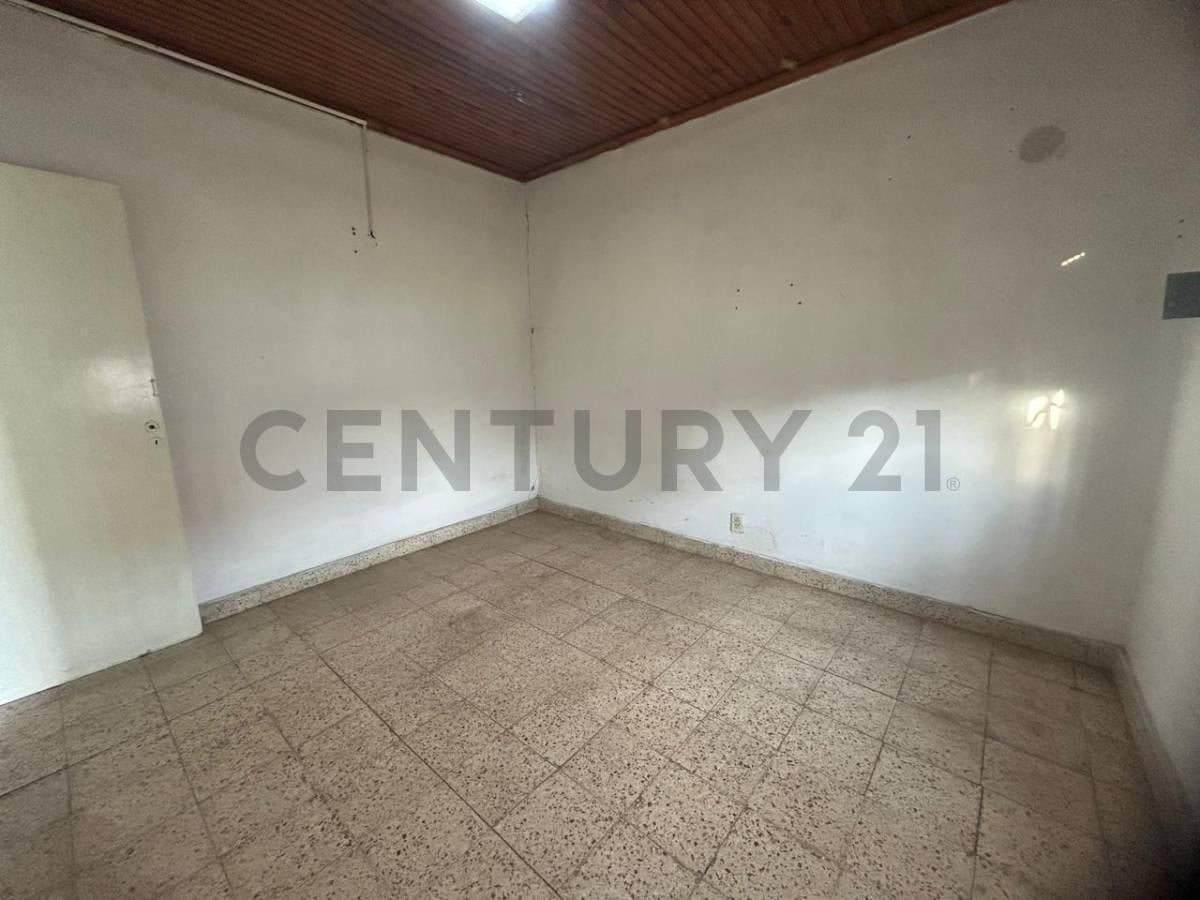Foto de VENTA CASA 3 AMBIENTES, José C Paz TOMA PERMUTA, imagen 2