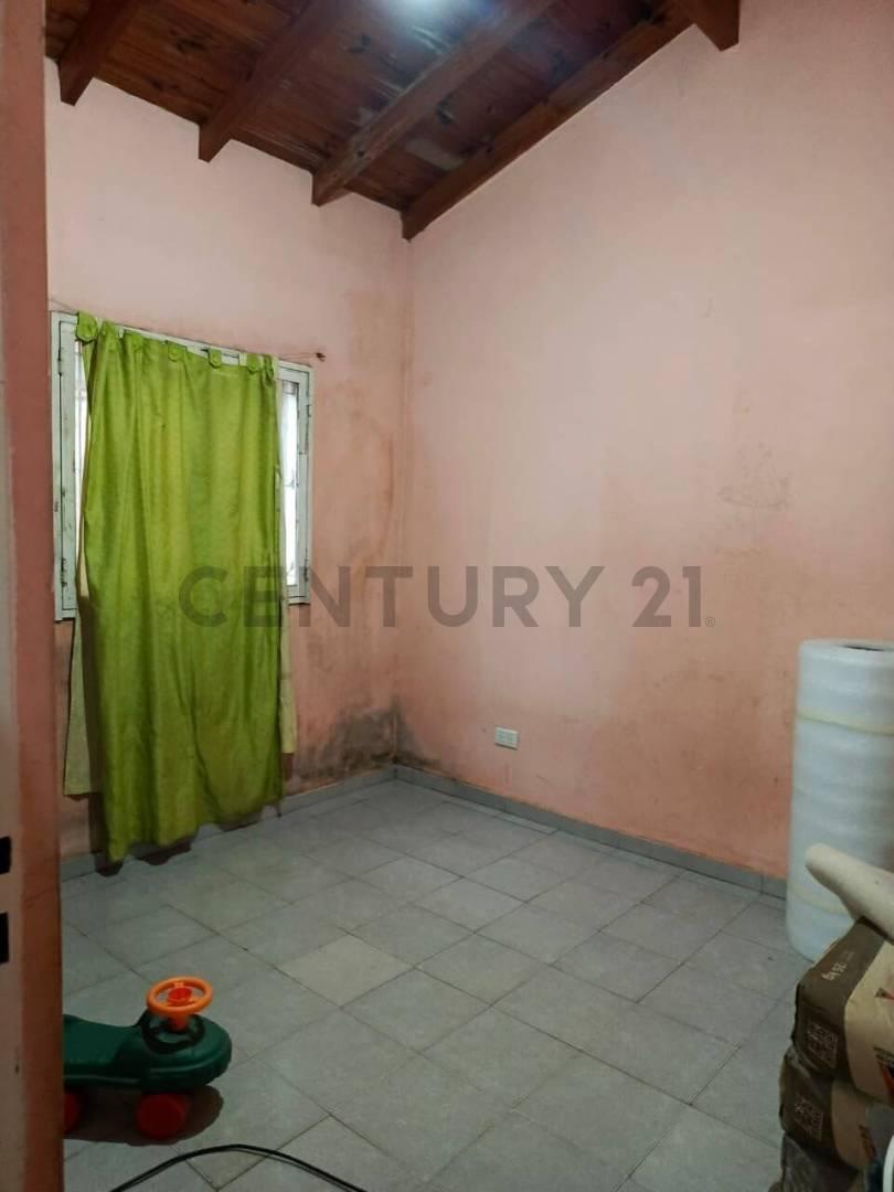 Foto de VENTA CASA 3 AMBIENTES JOSE C PAZ TOMA PERMUTA, imagen 1
