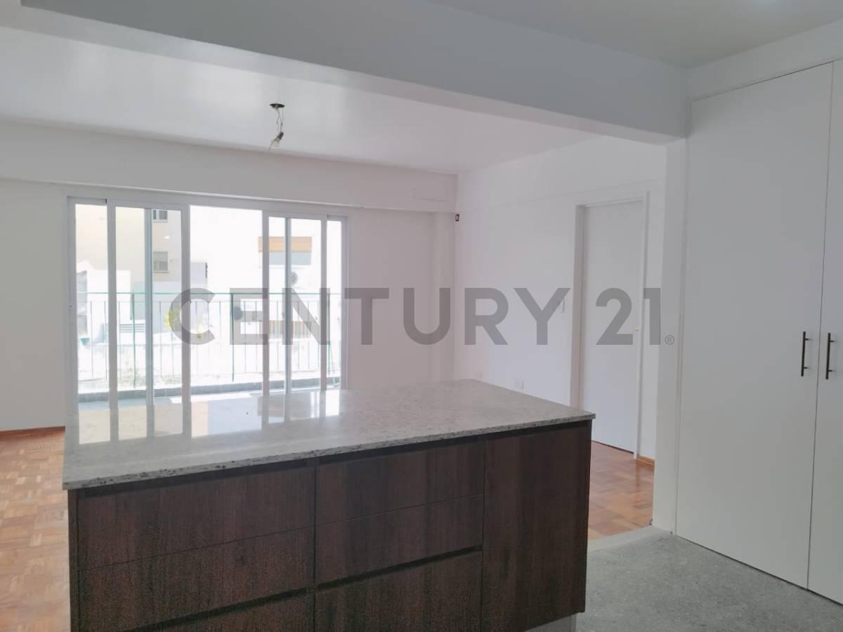 Foto de Venta Departamento Reciclado 3 amb en Parque Centenario - Con cochera, imagen 1