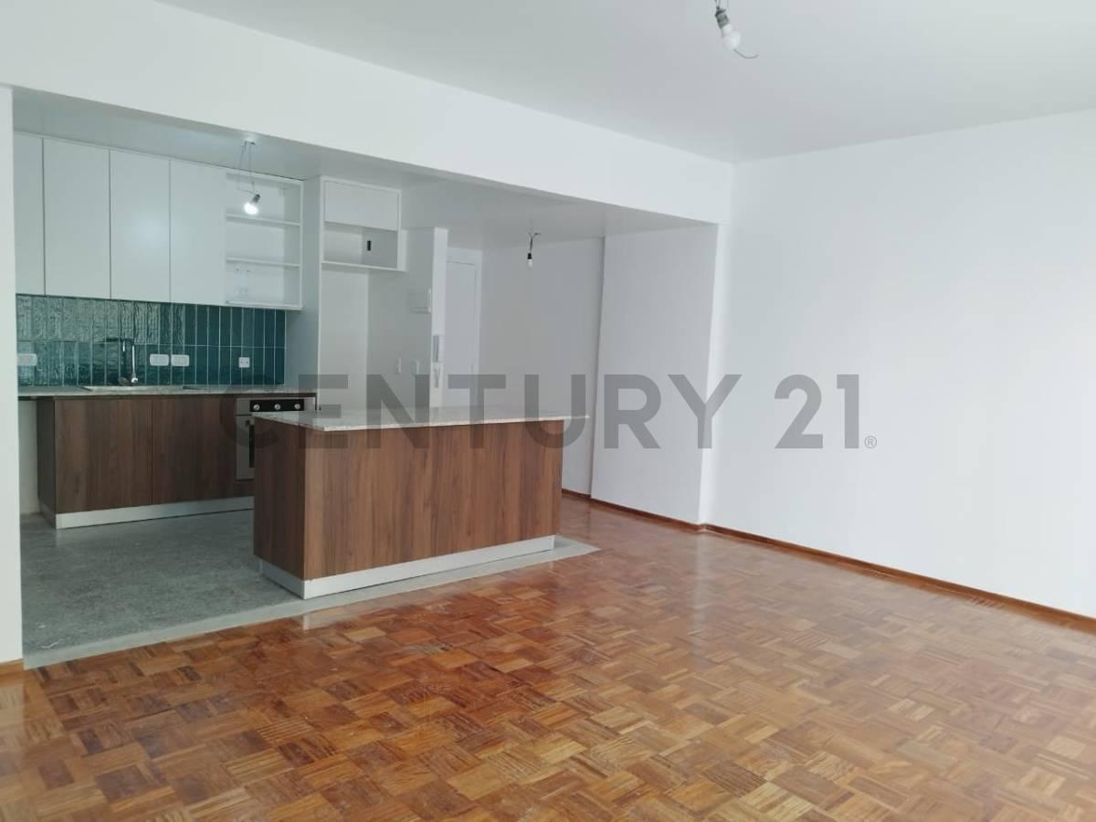 Foto de Venta Departamento Reciclado 3 amb en Parque Centenario - Con cochera, imagen 2