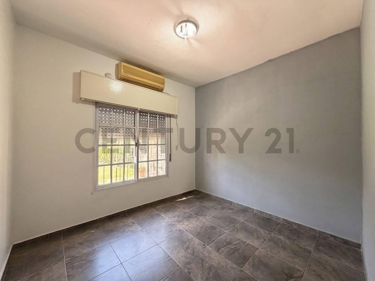 Foto de VENTA CASA 3 AMBIENTES CON COCHERA Y JARDIN, imagen 4