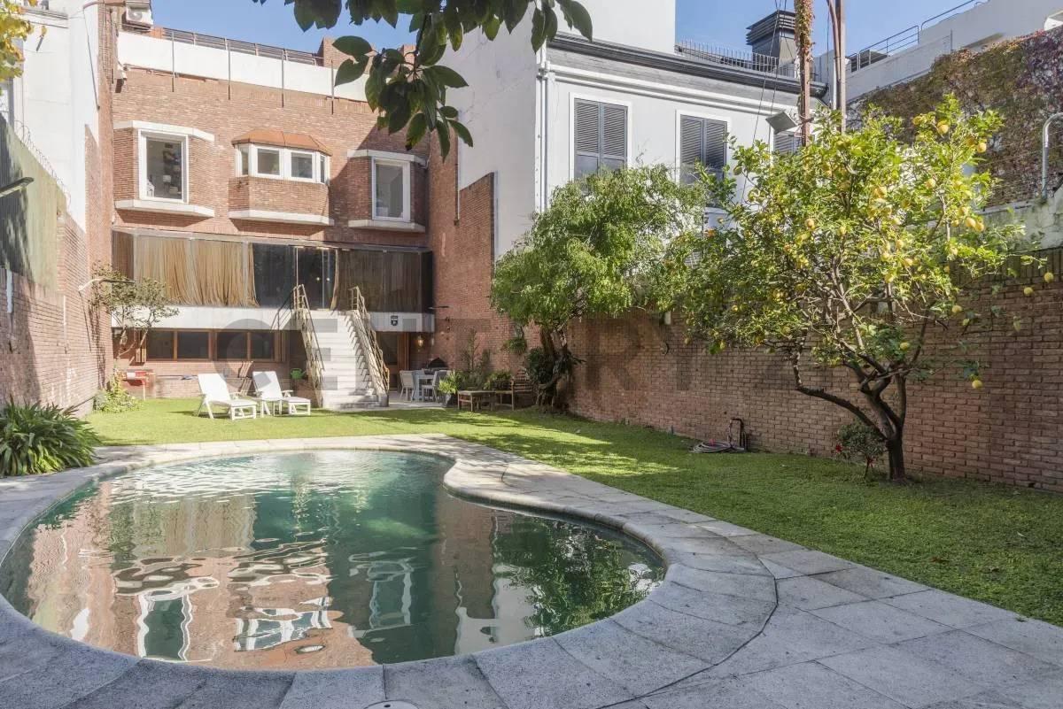 Foto de Casa de 500 m² en Barrio Parque, sobre Juez Tedín, imagen 1